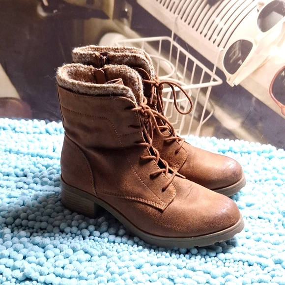 Universal Thread Shoes - Universal thread 7.5 brown ankle boots